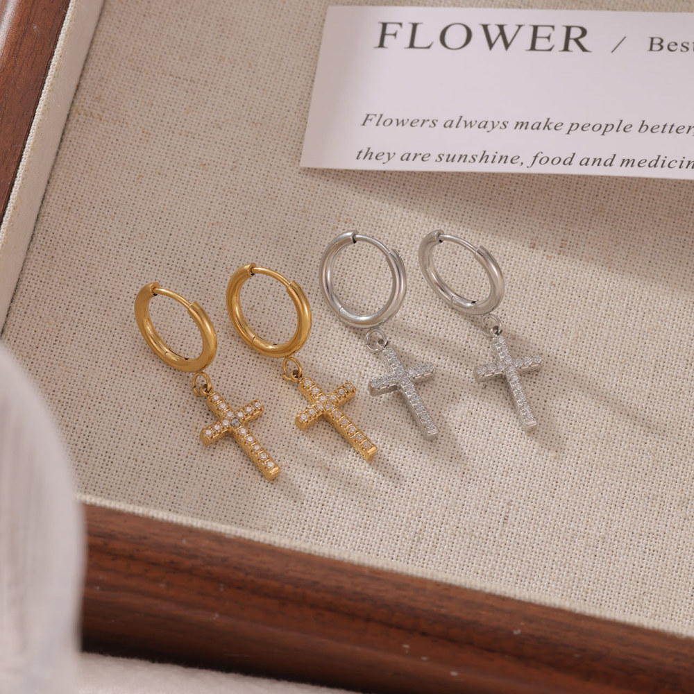 Boucles d'oreilles créoles en forme de croix avec zircon cubique en acier inoxydable