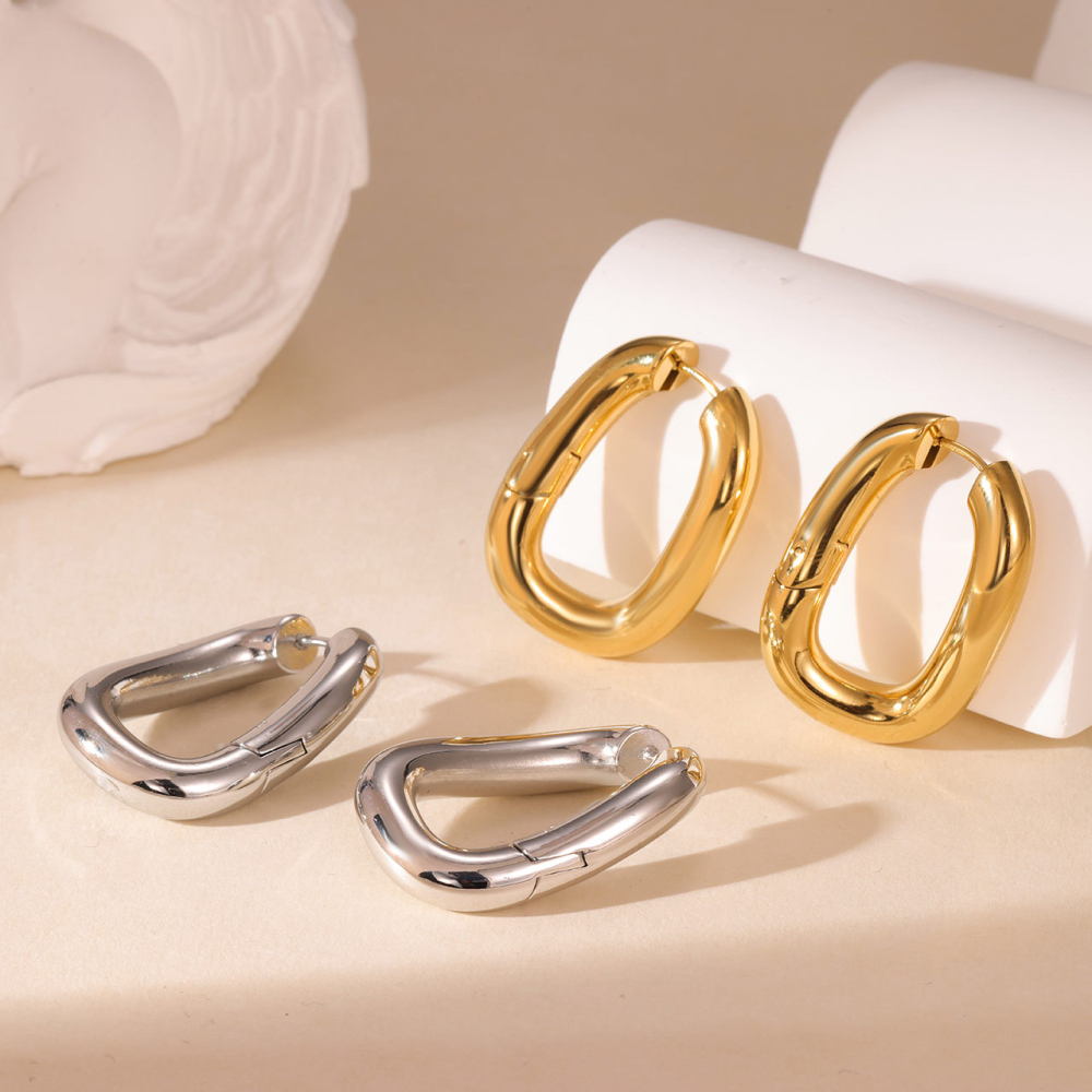 Polished Stainless Steel Geometric Oval Huggie Hoop Earrings In PVD 14K Gold