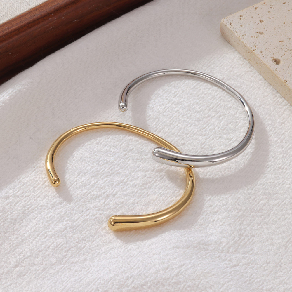 Sleek Bracelet with Polished Ball Ends in PVD Stainless Steel 14K Gold