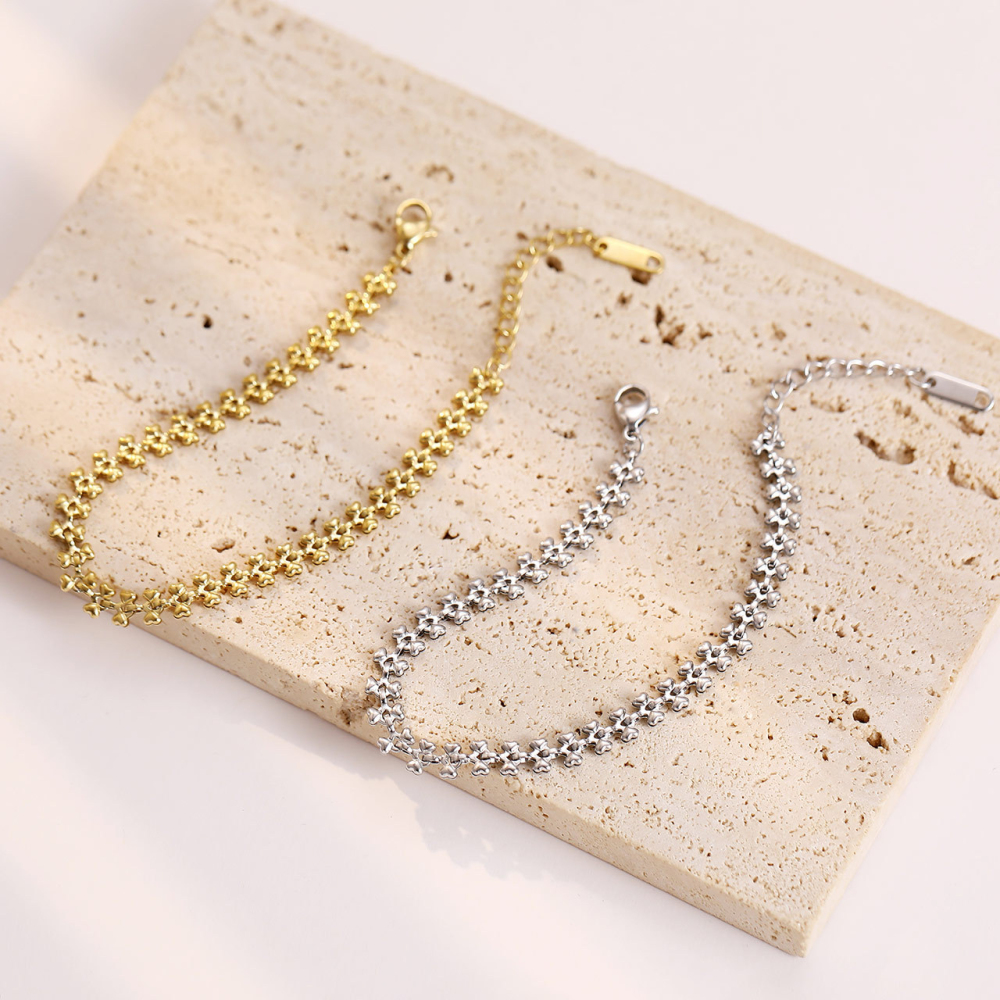 Linked Heart Motif Chain Bracelet in PVD Stainless Steel 14K Gold