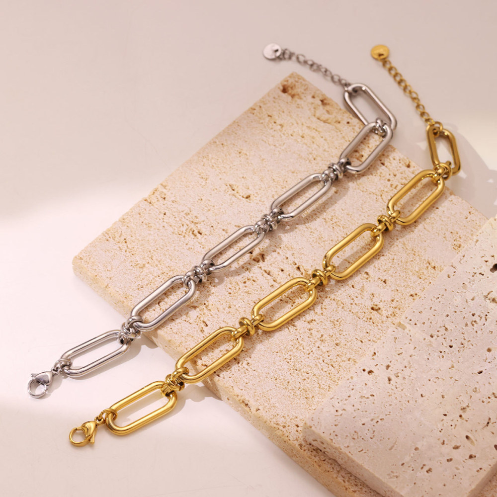 Chunky Paperclip and Knot Link Bracelet in PVD Stainless Steel 14K Gold