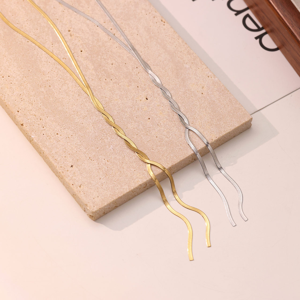 Delicate Twist Knot Blade Chain Y Necklace in PVD Stainless Steel 14K Gold