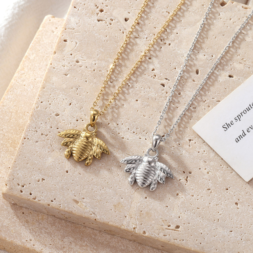 Three-Dimensional Bee Pendant Necklace in PVD Stainless Steel 14K Gold