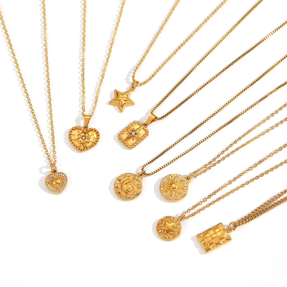 Vintage Embossed Pendant Necklace in PVD Stainless Steel 18K Gold