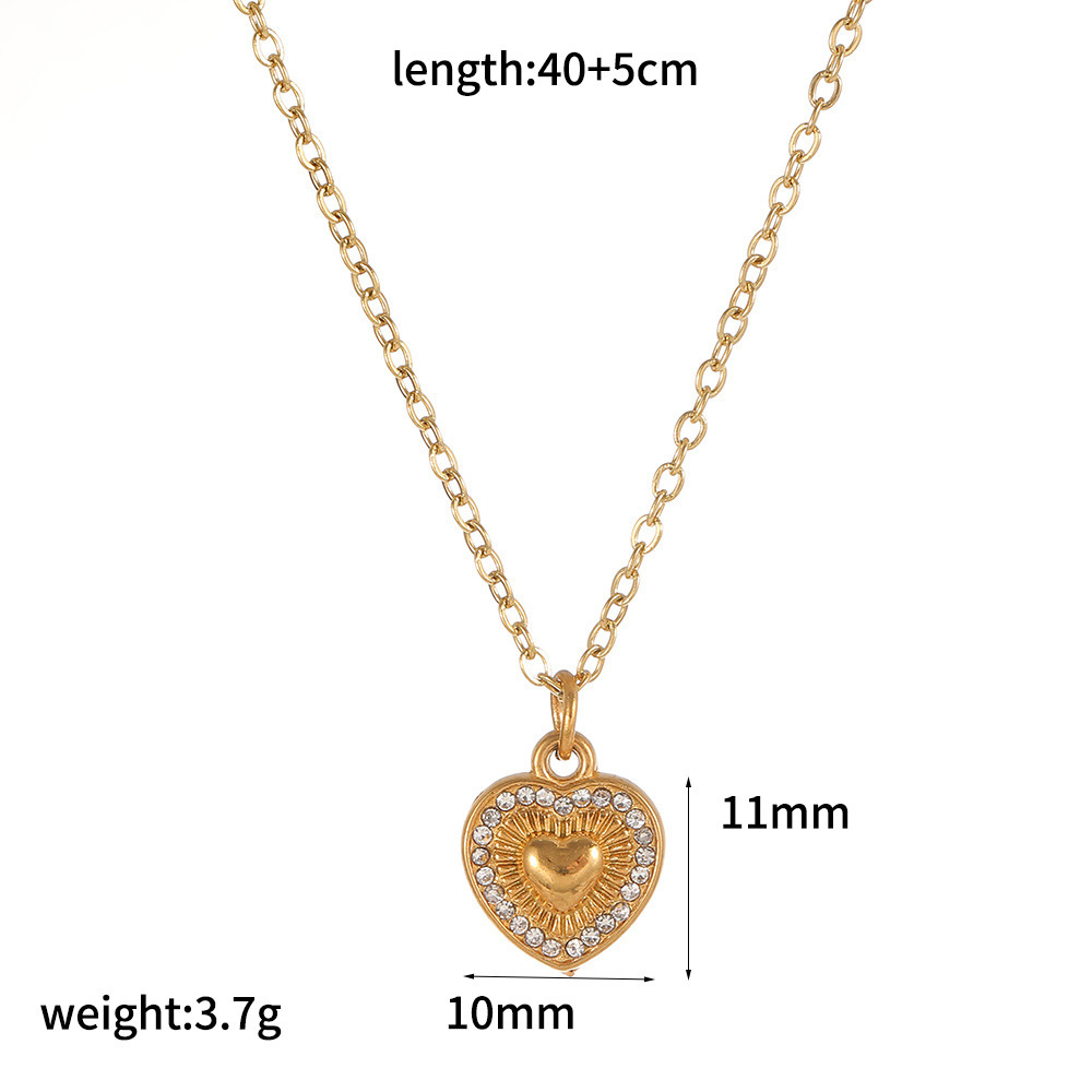 Vintage Embossed Pendant Necklace in PVD Stainless Steel 18K Gold