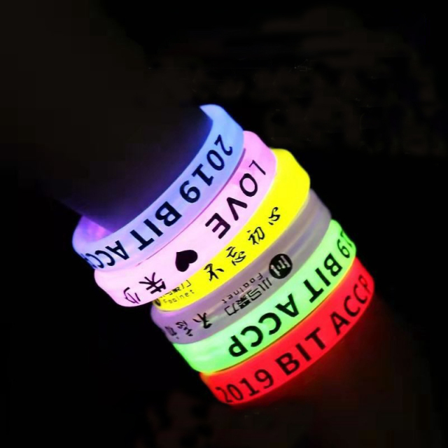 Wristband/bracelet       (Luminous)