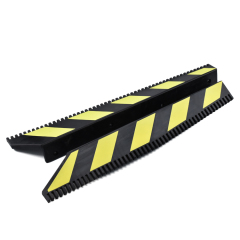 Heavy Duty Industrial Rubber Corner Guards 90° For Rail Transit