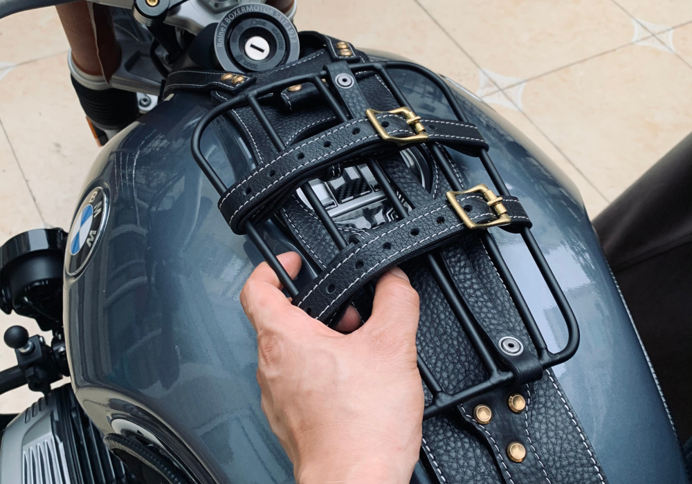 Glowing™ BMW R nineT - Fuel tank belt with bag -  Luggage rack style