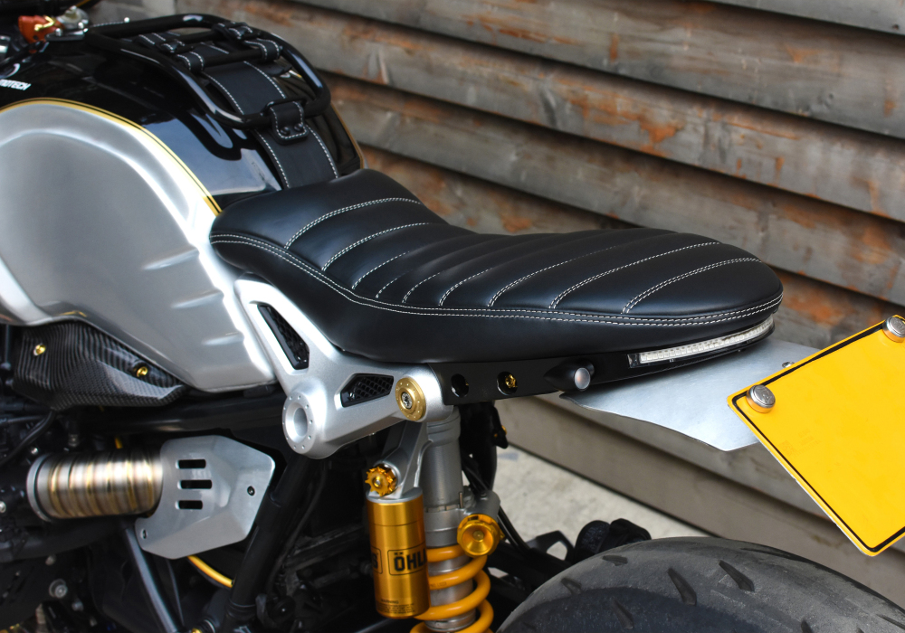 Glowing™ BMW R nineT - Short tail seat Flat