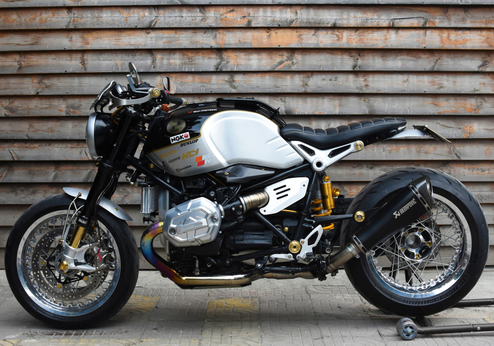 Glowing™ BMW R nineT - Fuel tank belt with bag -  Luggage rack style