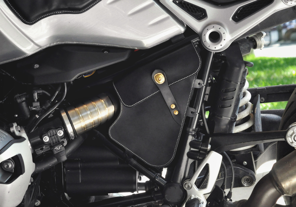 Glowing™ BMW R nineT - Air intake decorative leather bag