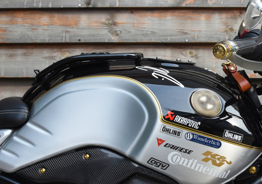 Glowing™ BMW R nineT - Fuel tank belt with bag -  Luggage rack style