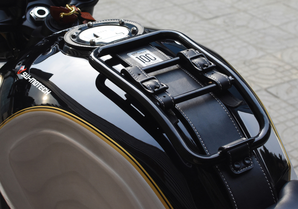 Glowing™ BMW R nineT - Fuel tank belt with bag -  Luggage rack style