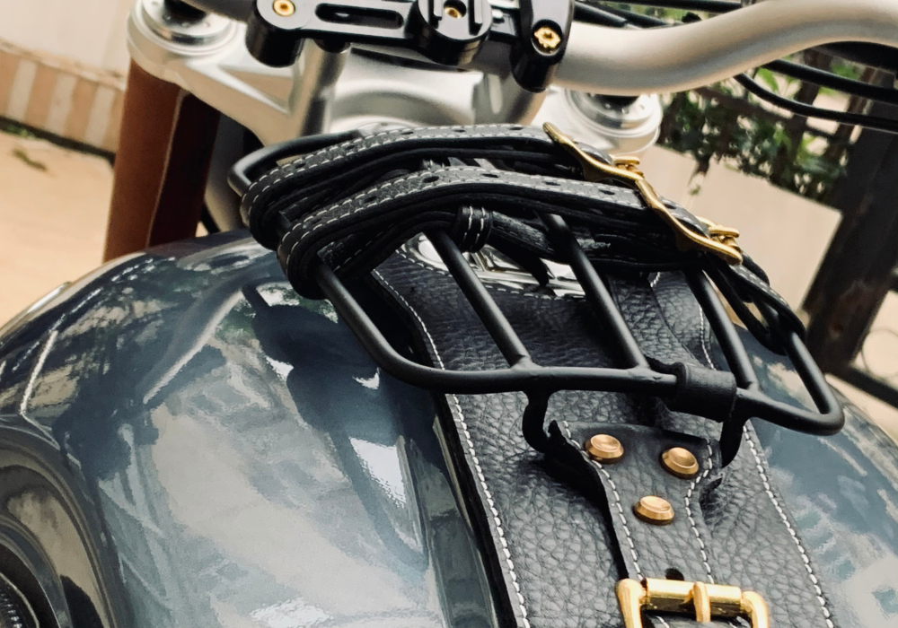 Glowing™ BMW R nineT - Fuel tank belt with bag -  Luggage rack style