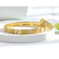 Lucky Four Leaves Clover Bracelet Bangle