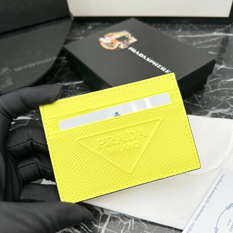 PRADA-Wallet-W185