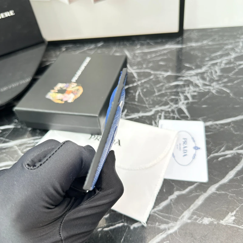 PRADA-Wallet-W185