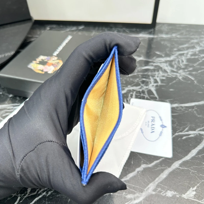 PRADA-Wallet-W185