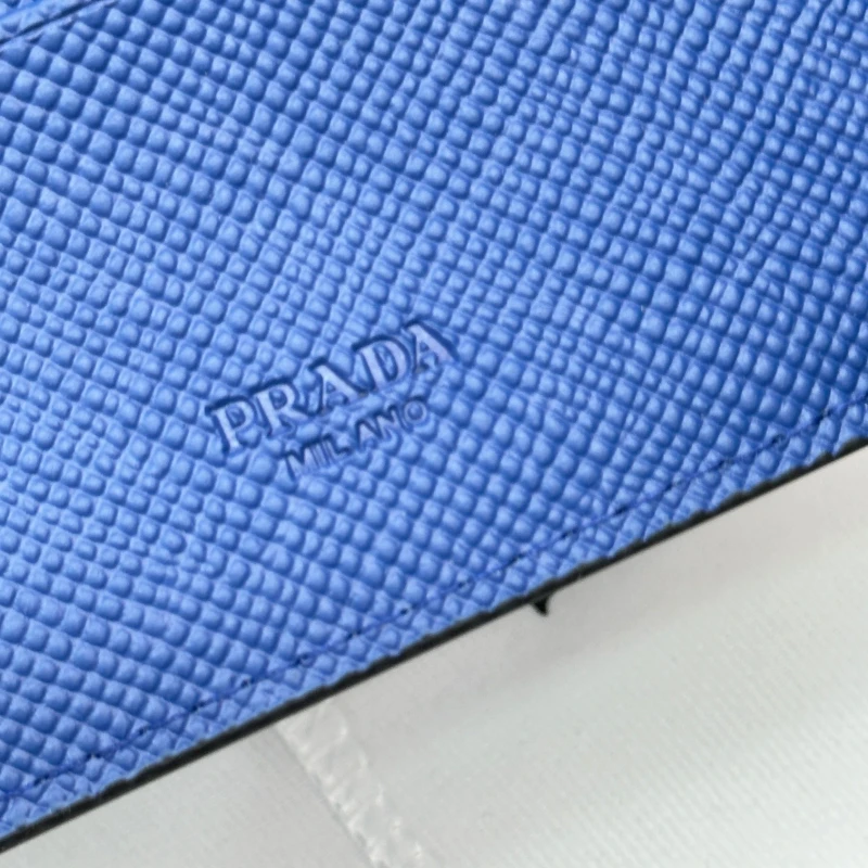 PRADA-Wallet-W186