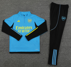，