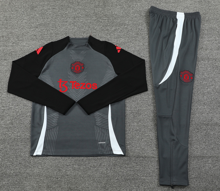 New Manchester United training coat jacket  jersey kids kit adult kit New 24 25 Manchester United training coat jacket soccer jersey 10-20 days. It will arrive in your country