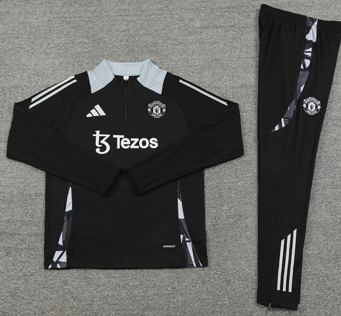 New Manchester United training coat jacket  jersey kids kit adult kit New 24 25 Manchester United training coat jacket soccer jersey 10-20 days. It will arrive in your country