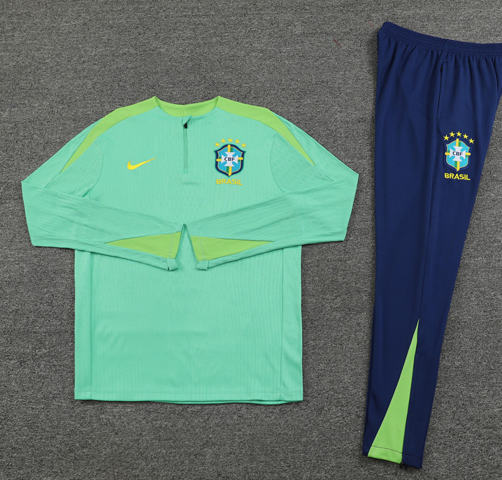 New Spain training coat jacket  jersey kids kit adult kit New 24 25 Spain training coat jacket soccer jersey 10-20 days. It will arrive in your country