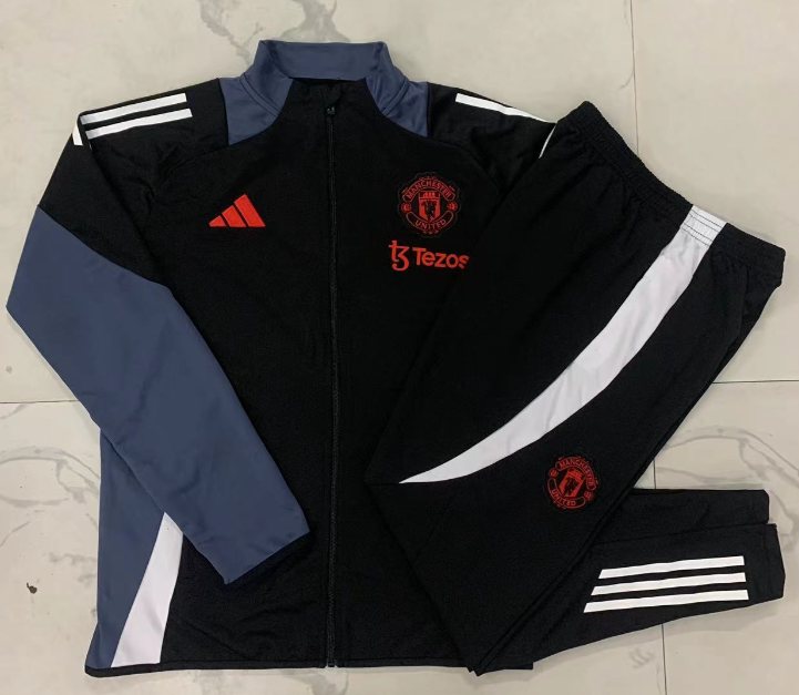 New Manchester United training coat jacket  jersey kids kit adult kit New 24 25 Manchester United coat jacket soccer jersey 10-20 days. It will arrive in your country