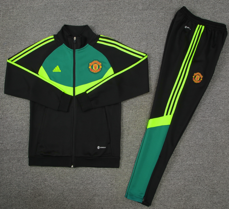 24 25 New Manchester United training coat jacket  jersey adult kit New 24 25 Manchester United coat jacket soccer jersey 10-20 days. It will arrive in your country