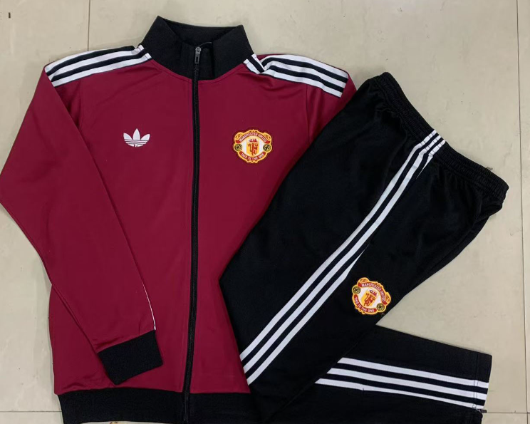 New Manchester United training coat jacket  jersey kids kit adult kit New 24 25 Manchester United coat jacket soccer jersey 10-20 days. It will arrive in your country