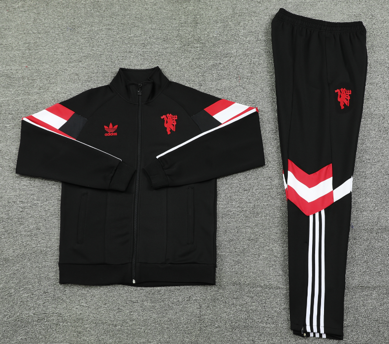 New Manchester United training coat jacket  jersey kids kit adult kit New 24 25 Manchester United coat jacket soccer jersey 10-20 days. It will arrive in your country