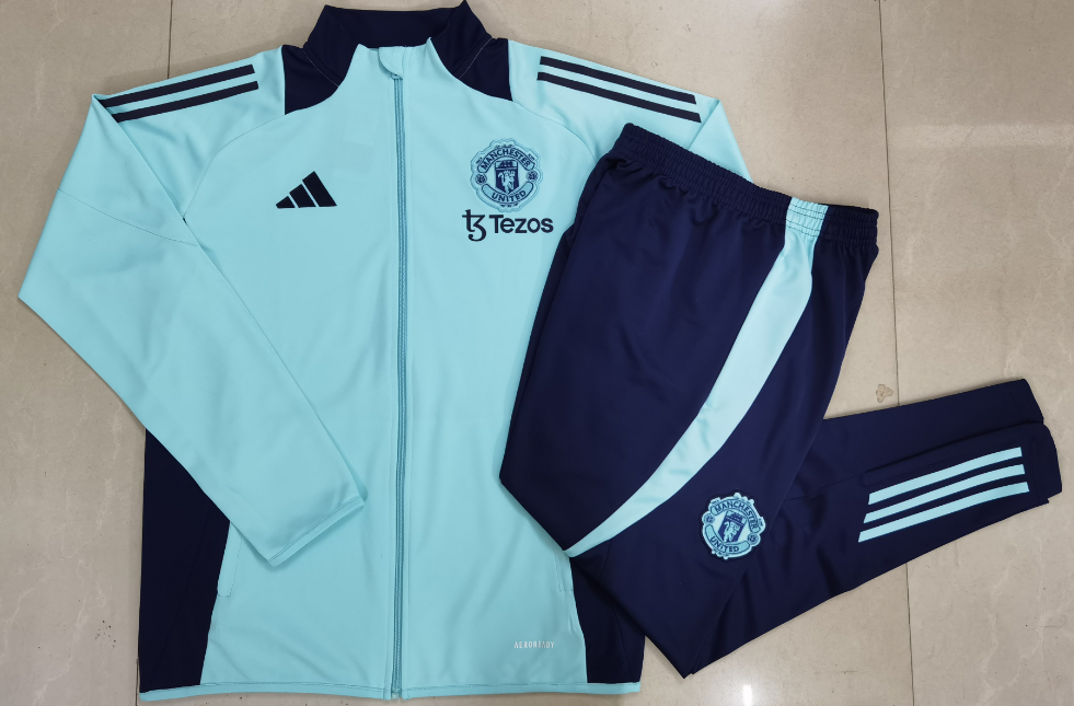 New Manchester United training coat jacket  jersey kids kit adult kit New 24 25 Manchester United coat jacket soccer jersey 10-20 days. It will arrive in your country