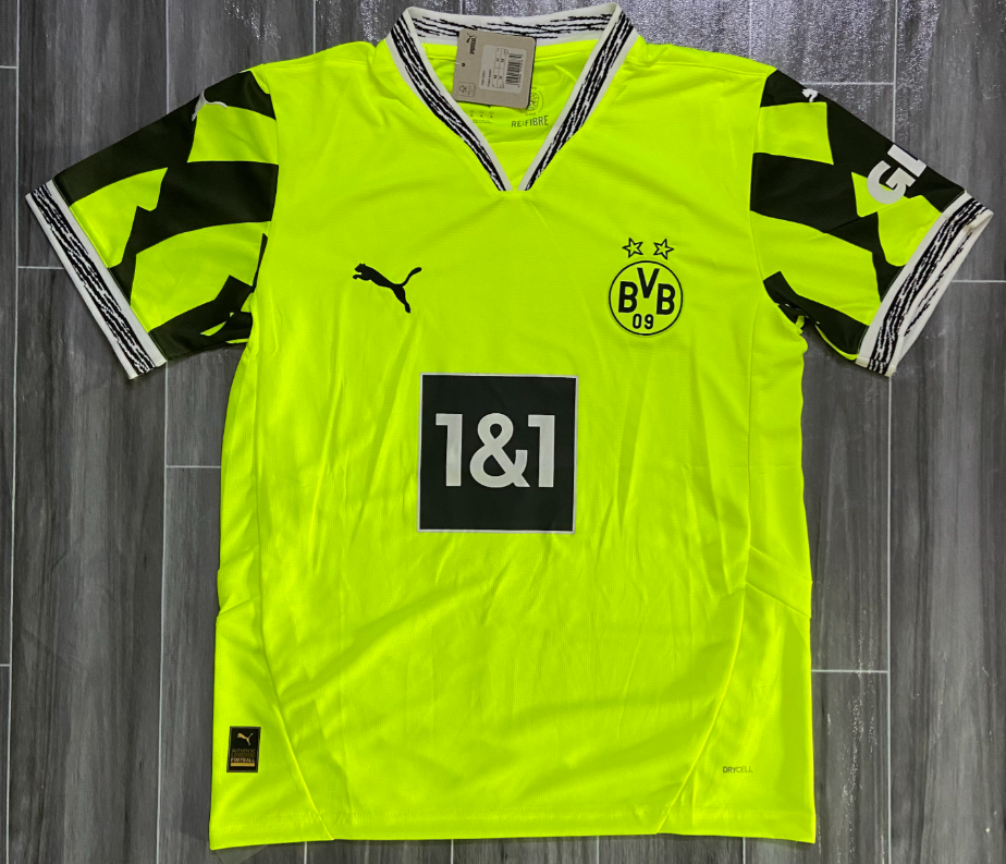 New Dortmund jersey  Home and away adult  25 26 Dortmund soccer jersey 10-20 days. It will arrive in your country
