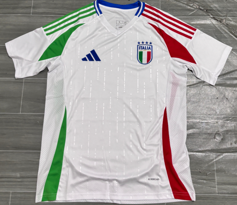Italy jersey New adult 24 25 Italy soccer jersey 10-20 days. It will arrive in your country