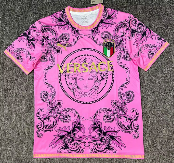 Italy jersey New adult 24 25 Italy soccer jersey 10-20 days. It will arrive in your country