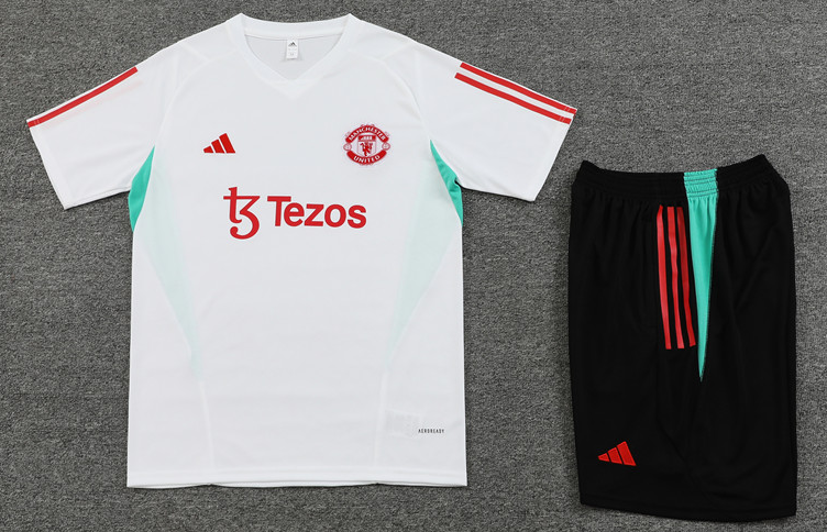 Manchester United jersey Pocket zipper pants kids kit New training  adult kit  Home and away 25 26 JManchester United soccer jersey 10-20 days. It will arrive in your country