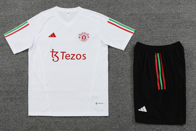 Manchester United jersey Pocket zipper pants kids kit New training  adult kit  Home and away 25 26 JManchester United soccer jersey 10-20 days. It will arrive in your country