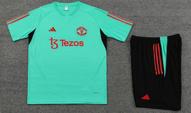 Manchester United jersey Pocket zipper pants kids kit New training  adult kit  Home and away 25 26 JManchester United soccer jersey 10-20 days. It will arrive in your country