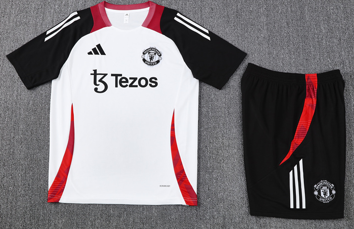 Manchester United jersey Pocket zipper pants kids kit New training  adult kit  Home and away 25 26 JManchester United soccer jersey 10-20 days. It will arrive in your country