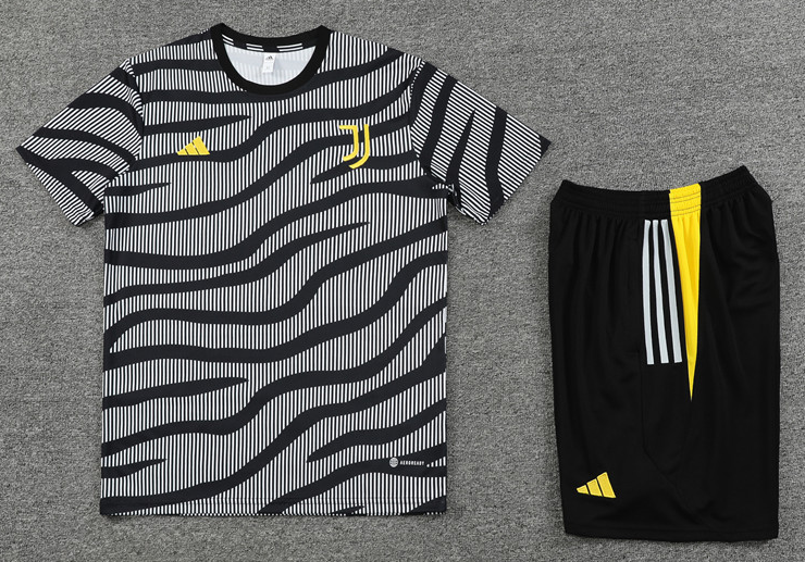 Juventus jersey Pocket zipper pants kids kit New training  adult kit  Home and away 25 26 Juventus soccer jersey 10-20 days. It will arrive in your country
