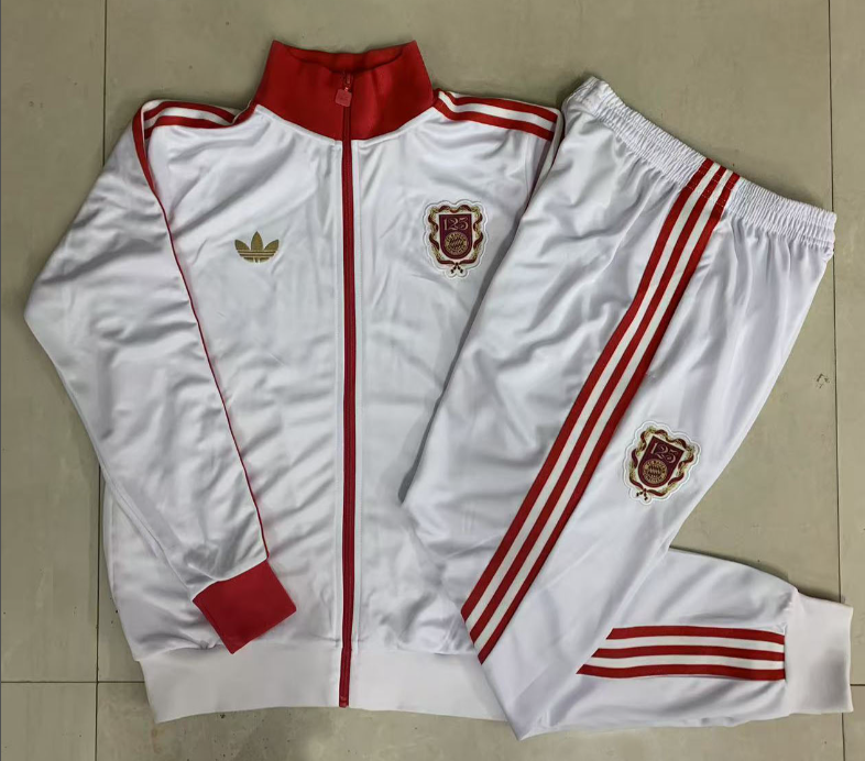 Bayern Munich training coat jacket  jersey kids kit adult kit New 24 25 Bayern Munich coat jacket soccer jersey 10-20 days. It will arrive in your country