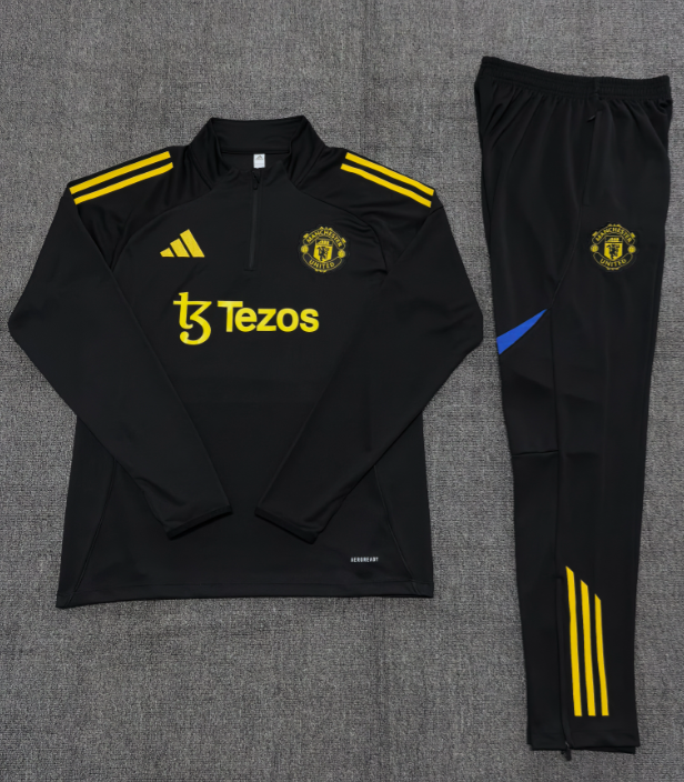 New Manchester United training coat jacket  jersey kids kit adult kit New 24 25 26 Manchester United training coat jacket soccer jersey 10-20 days. It will arrive in your country
