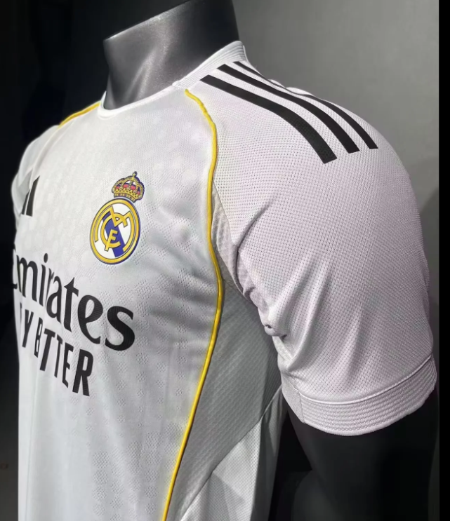 25 26  Real Madrid Player edition  jersey Home and away New adult 25 26 AC Real Madrid soccer jersey 10-20 days. It will arrive in your country