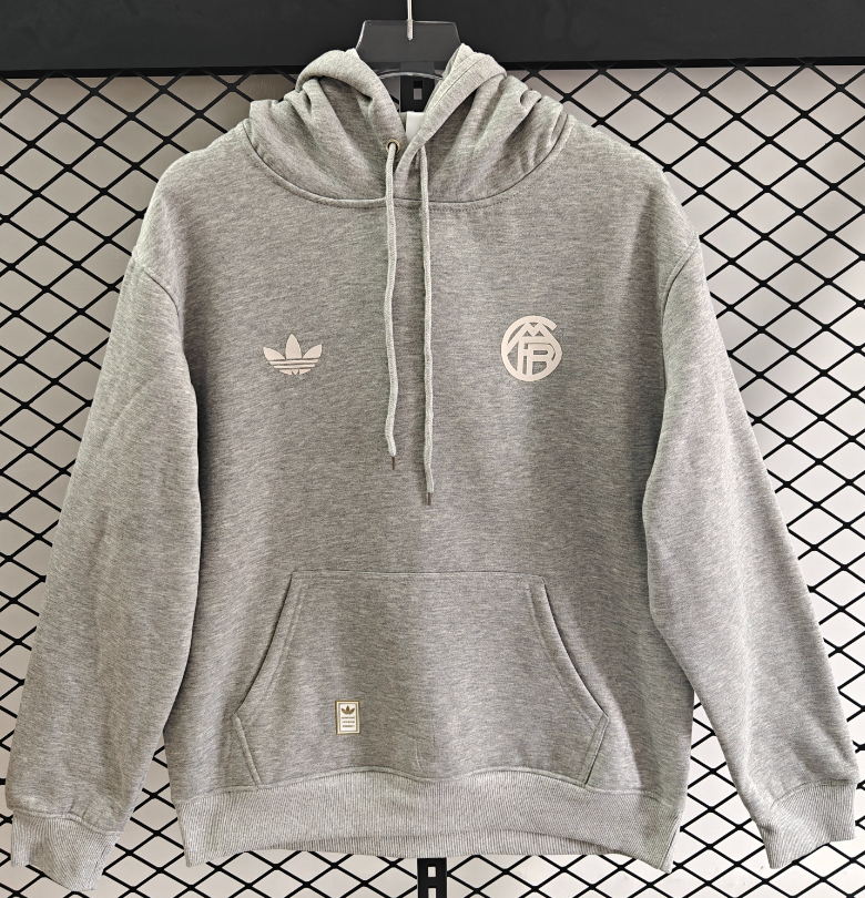 Bayern Munich training coat jacket jersey Thick fleece pullover and coat adult kit New 25 26 Bayern Munichcoat jacket soccer jersey 10-20 days. It will arrive in your country