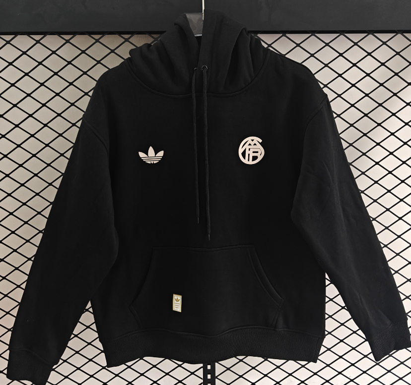 Bayern Munich training coat jacket jersey Thick fleece pullover and coat adult kit New 25 26 Bayern Munichcoat jacket soccer jersey 10-20 days. It will arrive in your country