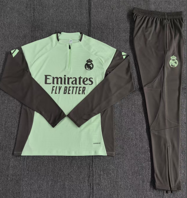 New 25 26 Real Madrid training coat jacket  jersey kids kit adult kit New 2025 2026 Real Madrid training coat jacket soccer jersey 10-20 days. It will arrive in your country