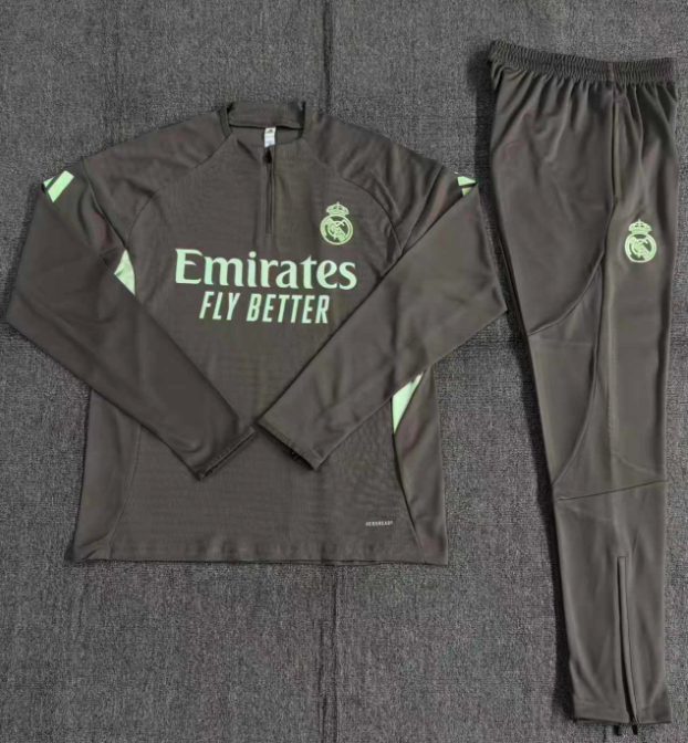 New 25 26 Real Madrid training coat jacket  jersey kids kit adult kit New 2025 2026 Real Madrid training coat jacket soccer jersey 10-20 days. It will arrive in your country
