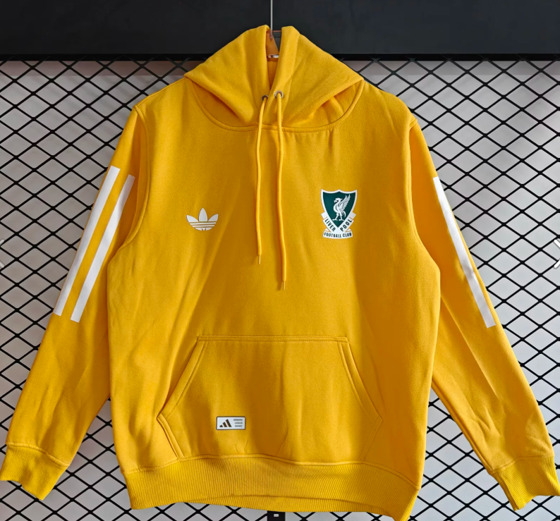 New  Liverpool training coat jacket jersey Thick fleece pullover and coat  New 25 26 Liverpool coat jacket soccer jersey 10-20 days. It will arrive in your country