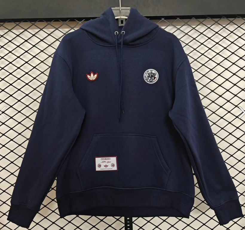 New Ajax training coat jacket jersey Thick fleece pullover and coat adult kit New 25 26 Ajax jacket soccer jersey 10-20 days. It will arrive in your country