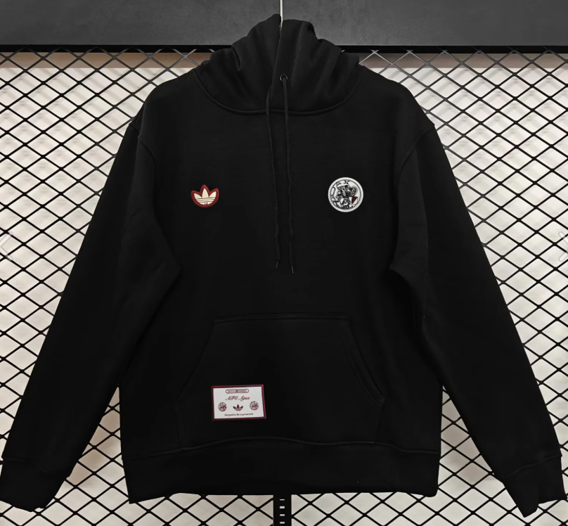 New Ajax training coat jacket jersey Thick fleece pullover and coat adult kit New 25 26 Ajax jacket soccer jersey 10-20 days. It will arrive in your country